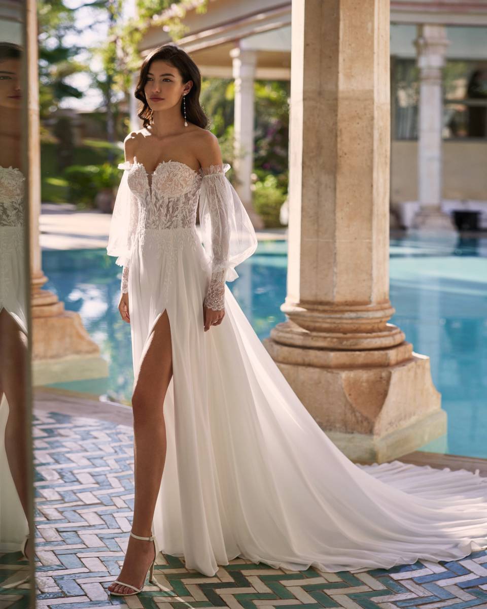 Robe de mariée de style bohème de la marque Adriana Allier - modèle ANGELA Chez Passionelles Marseille.