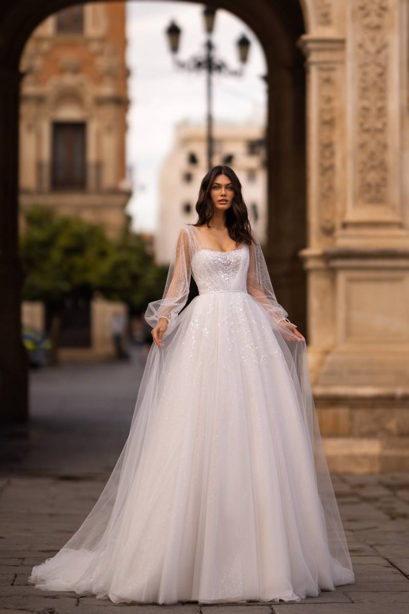 Robe de mariée de style princesse de la marque Lanesta - modèle CORIANDER Chez Passion'elles Marseille