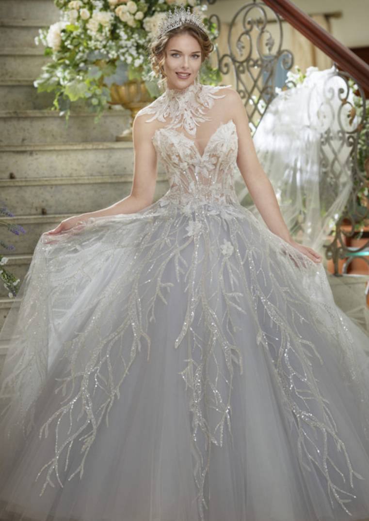 Robe de mariée princesse ROUMI dentelles bleutées